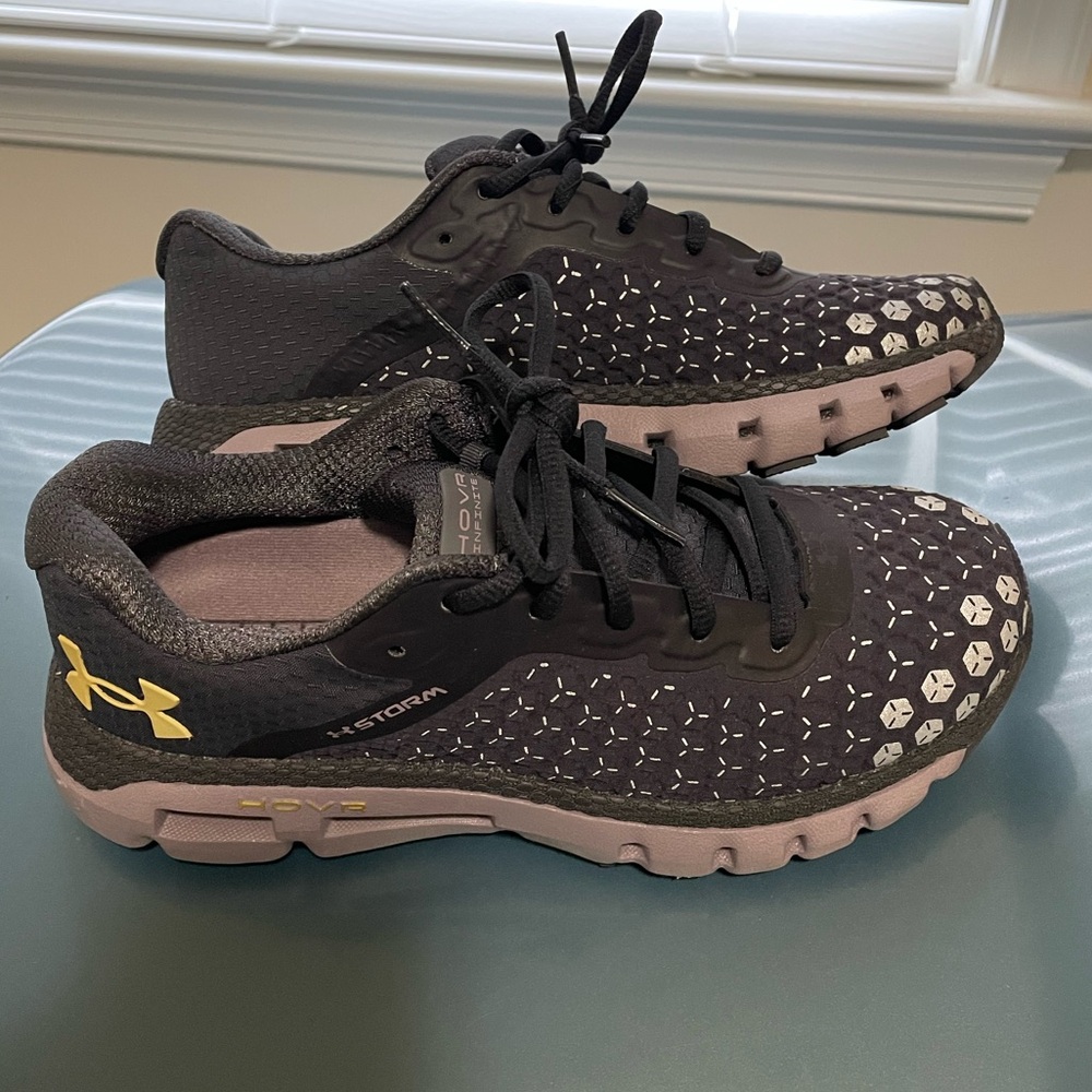 Under Armour women’s sneaker size 5